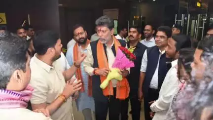 देर रात मुख्यमंत्री साय ने अनुज शर्मा के साथ मैग्नेटो मॉल में छत्तीसगढ़ी फिल्म 'सुहाग' देखी