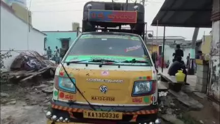 ನಾಗಮಂಗಲ: ಕೆಂಬಾರೆಯಲ್ಲಿ ರಸ್ತೆ ಬದಿಯ  ವ್ಯಾಪಾರಿ ಆಟೋಗೆ ಬೆಂಕಿ ಹಚ್ಚಿ ಕಿಡಿಗೇಡಿಗಳ ವಿಕೃತಿ: ₹ 7 ಲಕ್ಷ ನಷ್ಟ