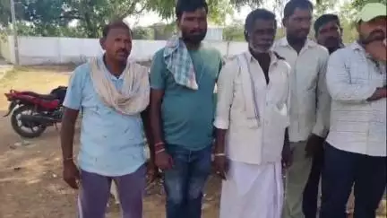 వీణవంక: వర్తక వ్యాపారులు హమాలీ కార్మికులతో కలిసి జనరల్ బాడీ సమావేశాన్ని నిర్వహించిన సిఐటియు జిల్లా సహాయ కార్యదర్శ కొప్పుల శంకర్