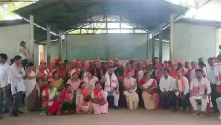 শদিয়া: শদিয়া চাউলখোৱা নগাঁৱত নিৰ্বাচনী প্ৰচাৰ সভাত অংশগ্ৰহন বিধায়ক বলিন চেতিয়াৰ, বহুজনৰ বিজেপিত যোগদান