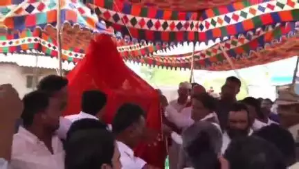 చివ్వెంల: పీక్లా తండాలో డాక్టర్ బి.ఆర్ అంబేద్కర్ విగ్రహన్నీ ఆవిష్కరించిన రాష్ట్ర ఎస్సీ ఎస్టీ కమిషన్ చైర్మన్ బక్కి వెంకటయ్య