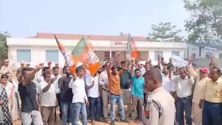 নেচনেল হেৰাল্ড কেলেংকাৰীৰে নাম সাঙোৰ খোৱা ছোনিয়া গান্ধী আৰু ৰাহুল গান্ধীৰ বিৰুদ্ধে ডবকাত বি.জে.ৱাই.এমৰ তীব্ৰ প্ৰতিবাদ