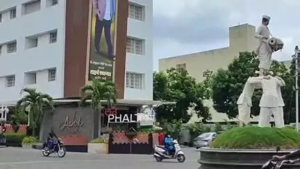 फलटण: फलटणमध्ये एटीएम कार्डच्या अदलाबदल; ज्येष्ठ नागरिकास घातला पावणे दोन लाख रुपयांना गंडा, शहर पोलीस ठाण्यात गुन्हा दाखल
