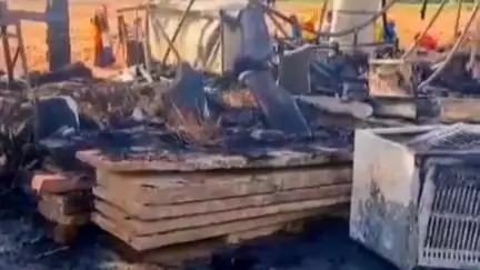 रामगढ़ पचवारा: हमीरपुर में दो छप्परपोश घर में लगी आग से सोने-चांदी के आभूषण, नगदी, बाइक सहित हजारों रुपये का घरेलू सामान जलकर हुआ राख