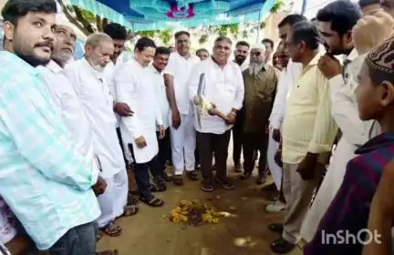 ಸವಣೂರು: ಪಟ್ಟಣದಲ್ಲಿ ರಸ್ತೆ ಅಭಿವೃದ್ಧಿ ಕಾಮಗಾರಿಗೆ ಶಾಸಕ ಯಾಸಿರ್ ಖಾನ್ ಪಠಾಣ ಚಾಲನೆ ನೀಡಿದರು