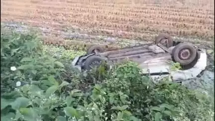 সবং: সবংয়ের বড়চাহাড়া এলাকায় নিয়ন্ত্রণ হারিয়ে উলটে গেলো প্রাইভেট কার,উদ্ধারে পুলিশ