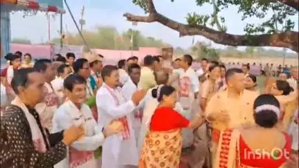 চতিয়া সাৰ্বজনীন মাধুৰী আঁহতৰ তলত ১০৭ সংখ্যক মুকলি বিহু প্ৰতিযোগিতা আৰম্ভ