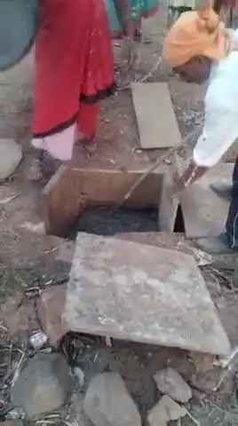 ग्रामपगारा में पंचायत द्वाराबारिश कापानी के लिएनाली बनाईगई परंतु पनारपानीहोटल संचालक द्वाराकिचनगटर का पानीबहाया जारहा है