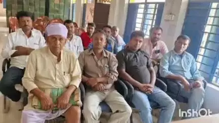 रुपौली: रुपौली प्रखंड मुख्यालय स्थित फैसिलिटी भवन में पंचायत अध्यक्षों के साथ आयोजित की गई बूथ कमेटी की समीक्षात्मक बैठक