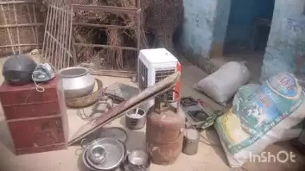 फुलपरास: तुलसियाही गांव में अभियुक्त के घर लोकी थाना पुलिस ने की कुर्की जब्ती
