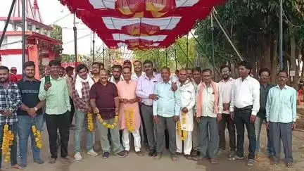 उमरिया फादली में श्रीराम कथा महायज्ञ में पहुंचे सांसद विवेक बंटी साहू हनुमान जी  के दर्शन कर  महाराज जी का लिया आशीर्वाद