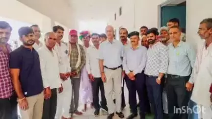 खमनोर: नाथद्वारा विधायक विश्वराज सिंह मेवाड़ ने खमनोर में कार्यकर्ताओं व घायल विद्युत कर्मी के परिजनों से की मुलाकात
