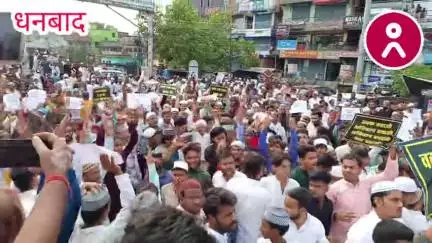 वासेपुर में वक्फ बिल के खिलाफ जुमे के बाद जोरदार प्रदर्शन, सड़कों  पर उमड़ी भीड़ ! #Viral #Dhanbad #wasseypur
