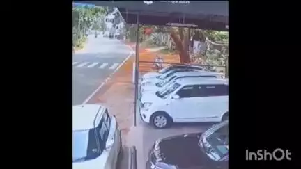 കൊണ്ടോട്ടി: കൊളപ്പുറം എയർപോർട്ട് റോഡിൽ നിയന്ത്രണംവിട്ട കാർ ബൈക്ക് യാത്രക്കാരനെ ഇടിച്ചിട്ടു, സി.സി.ടി.വി ദൃശ്യം പുറത്ത്