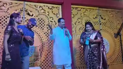 #रक्सौल 
अपने साला ई.राहुल सिन्हा के शादी उपरांत वर वधु स्वागत समारोह में खुद से गाना गा कर पार्टी का एन्जॉय करते हुए।
Dr.Deepak kumar