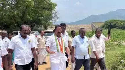 ராதாபுரம்: மஞ்சுவிளையில் இருந்து பச்சையாறு அணைக்கட்டு பகுதிக்கு செல்லக்கூடிய சாலையை பார்வையிட்ட MLA ரூபி மனோகரன்
