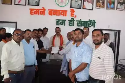 कैबिनेट मंत्री श्याम बिहारी जायसवाल ने रतनपुर में परिजनों से की आत्मीय मुलाकात, जनदर्शन में सुनीं समस्याएं