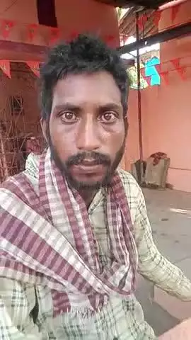 भटककर एक युवक jhink pani पहुंच जो की एक हाथ से विकलांग है दिमाग से विचित्र है जो बोलने में असमर्थ है