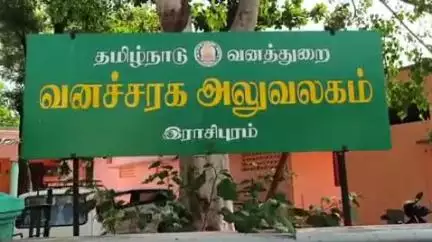 சேந்தமங்கலம்: பேளுக்குறிச்சியில் திமிங்கலத்தின் எச்சத்தை விற்பனை செய்ய முயன்ற 3 பேரை வனத்துறையினர் கைது செய்தனர்