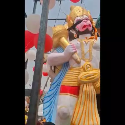 सहपऊ में स्थापित हुई 16 फीट ऊंची हनुमान जी की प्रतिमा, पूरे कस्बे में छाया रामभक्ति का माहौल
