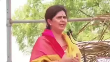 शिरूर कासार: वामन भाऊंचा गड आपण दत्तक घ्यावा; मंत्री पंकजा मुंडे यांची मुख्यमंत्री फडणवीस यांना घाटशीळ पारगाव येथून विनंती