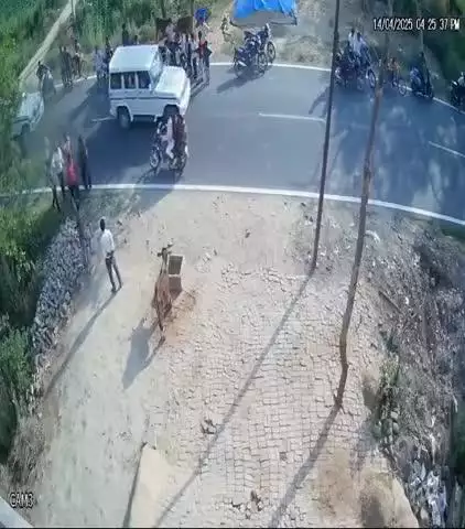 3दिन पहले गरीब शाक्य को सार्वजनिक पीटा पिटाई का वीडियो #amanpur #kasganj #PDA