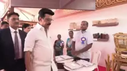குன்றத்தூர்: சேக்கிழார் அரசு ஆண்கள் மேல்நிலைப் பள்ளியில் கலைஞர் கைவினை திட்டத்தினை தமிழக முதல்வர் திறந்து வைத்தார்.
