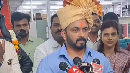 मंगळवेढा: राजकारणात येऊन विकासाच्या माध्यमातून लोकांच्या प्रेमाची परतफेड करणार: क्रिकेटपटू केदार जाधव
