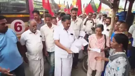 எடப்பாடி: அதிமுக பாஜக கூட்டணிக்கு எதிராக திமுகவினர் எடப்பாடி பேருந்து நிலையத்தில் துண்டு பிரசுரங்களை வழங்கி விழிப்புணர்வு ஏற்படுத்தினர்