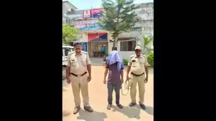 पत्थलगड्डा: पत्थलगड़ा पुलिस ने वर्षों से फरार वारंटी को गिरफ्तार किया, न्यायिक हिरासत में भेजा