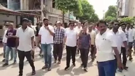 ಸೇಡಂ: ಪಟ್ಟಣದಲ್ಲಿನ ರೈಲ್ವೆ ಹಳಿ ಸ್ಥಳಾಂತರಕ್ಕೆ ಆಗ್ರಹಿಸಿ ವಿವಿಧ ಸಂಘಟನೆಗಳಿಂದ ಸೇಡಂ ಬಂದ್