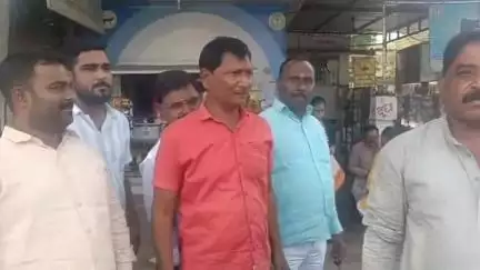 झुमरीतिलैया सार्वजनिक दुर्गा पूजा समिति अड्डी बंगला के अध्यक्ष बबलु सोनकर ने अपने ऊपर लगे आरोपों को निराधार बताया