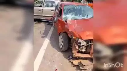 വർക്കല: ദേശീയപാതയിൽ കല്ലമ്പലം തോട്ടയ്ക്കാട് പാലത്തിന് സമീപം കാറുകൾ തമ്മിൽ കൂട്ടിയിടിച്ച് അപകടം