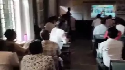 खबरपिछोरक्षेत्रअंतर्गत ग्रामबामोरdamron से है जहांपर राजआनंदसंस्था का आयोजनकिया गया जिसमें संकुलप्रभारी शिक्षक मौजूद रहे