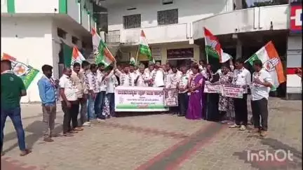 ನರಸಿಂಹರಾಜಪುರ: ಬಾಳೆಹೊನ್ನೂರಿನಲ್ಲಿ ಕೇಂದ್ರ ಸರ್ಕಾರದ ವಿರುದ್ಧ ಕಾಂಗ್ರೆಸ್ ಕಾರ್ಯಕರ್ತರ ಪ್ರತಿಭಟನೆ, ಶಾಸಕ ರಾಜೇಗೌಡ ಭಾಗಿ