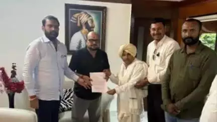 माहूर: साईनाथ महाराज वसमतकर यांची शासनाने राज्याचे स्वच्छता दूत म्हणून मुंबई इथे मंत्री गुलाबराव पाटील यांच्या हस्ते पत्र दिले