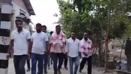 বৰক্ষেত্ৰী: বৰক্ষেত্ৰী পশ্চিম নলবাৰীত ঘৰে ঘৰে নিৰ্বাচনী প্ৰচাৰত নামিছে জিলা পৰিষদৰ কংগ্ৰেছ দলৰ প্ৰাৰ্থী আব্দুল কাদেৰ