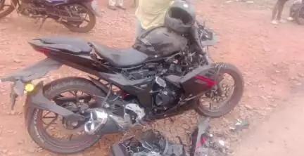 ಭಟ್ಕಳ: ನೀರಗದ್ದೆ ಹವ್ಯಕ ಸಭಾ ಭವನದ ಎದುರುಗಡೆ ಕಂಟೈನರ್ ಲಾರಿಯೊಂದಕ್ಕೆ ಹಿಂಬದಿಯಿಂದ ಬೈಕ್ ಡಿಕ್ಕಿ, ಸವಾರ ಸಾವು