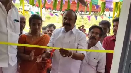காளையார்கோவில்: தென்மாவலி ஊராட்சியில், ஊரக வளர்ச்சித்துறையின் சார்பில் சமுதாயக் கூடத்தினை திறந்து வைத்த அமைச்சர்