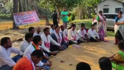 বৰক্ষেত্ৰী: দুনী হুছেইন চুবুৰী গাঁওত বিজেপি দলৰ নিৰ্বাচনী প্ৰচাৰ সভাত উপস্থিত থাকে দৰংৰ জিলা সভাপতি মকুন্দ ডেকা