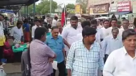 சங்கரன்கோயில்: பேருந்து நிலையம் அருகே திமுக சார்பில் நீட் தேர்வை ரத்து செய்யக்கோரி பாஜக அரசை கண்டித்து மாபெரும் ஆர்ப்பாட்டம் நடைபெற்றது