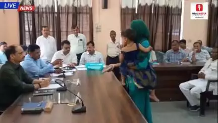 कन्नौज ब्रेकिंग - तहसील समाधान दिवस में पहुंचे डीएम एसपी तिर्वा तहसील में सुनी आये फरियादियों की शिकायत