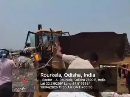 ରାଉରକେଲା ମ୍ୟୁନିସିପାଲଟି: ବରକାନି ନିକଟରେ RSP ପାଇଁ ରେଳ ଲାଇନ ନିର୍ମାଣ ହିଂସାତ୍ମକ ମୋଡ ନେଇଛି, ଜେସିବିରେ ଚାପି ଜଣଙ୍କୁ ହତ୍ୟା କରିବା ମହଙ୍ଗା ପଡ଼ିଛି....