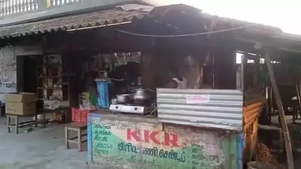 ஆவுடையார் கோவில்: கரூர் திருப்புனவாசல் பிரிவு சாலையில் பூட்டி இருந்த டீக்கடைக்குள் நுழைந்த மர்ம நபர்கள் Rs50,000 மதிப்பான பொருள்களை சேதப்படுத்தி சென்றதால் பரபரப்பு