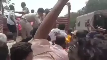 అమీర్‌పేట: ఉస్మానియా యూనివర్సిటీలో ఉద్రిక్తత వాతావరణం, విద్యార్థి సంఘాల నాయకులను అరెస్టు చేసిన పోలీసులు