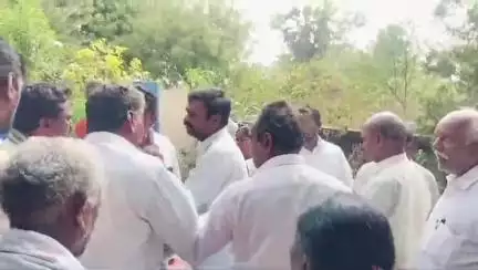 మునగాల: రేపాల గ్రామంలో కాంగ్రెస్ పార్టీ ఇరువు వర్గాల మధ్య ఘర్షణ
