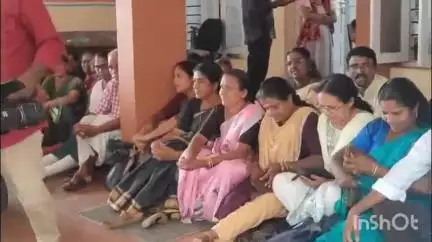 പറവൂർ: ബ്ലോക്ക് പഞ്ചായത്ത് പ്രസിഡന്റിന്റെ നേതൃത്വത്തിൽ പറവൂർ വാട്ടർ അതോറിറ്റി ഓഫീസ് ഉപരോധിച്ചു