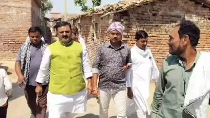 परसौनी: बेलसंड विधानसभा की पूर्व विधायक के पति ने परसौनी में लोगों से मुलाकात की