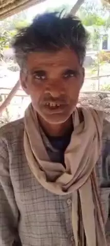 डलमऊ:गदागंज में चौधरी स्वीट हाउस में खराब समोसा और केमिकल मिलाकर मिठाइया बेचने का एक व्यक्ति द्वारा गंभीर आरोप लगाया है