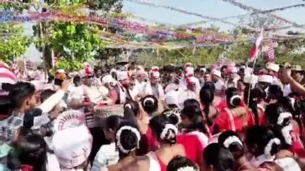 गिद्धौर: राज्य के पूर्व मंत्री सत्यानंद भोगता पकरिया सरहूल पूजा में शामिल हुए